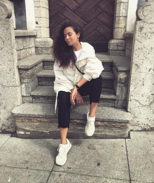 "Откуда кольцо на руке?": снимки Насти Каменских в Таллине вызвали массу вопросов в сети (фото)